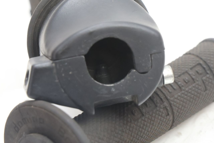 photo de Manete do acelerador RIEJU MRT PRO SUPERMOTARD 50 (2007 - 2018) - Zoom do estado de desgaste
