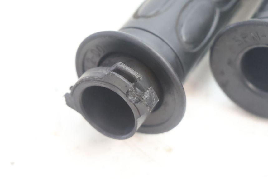photo de MANETE DO ACELERADOR YAMAHA NEO'S NEOS 2T 50 (1998 - 2007) - Zoom do estado de desgaste