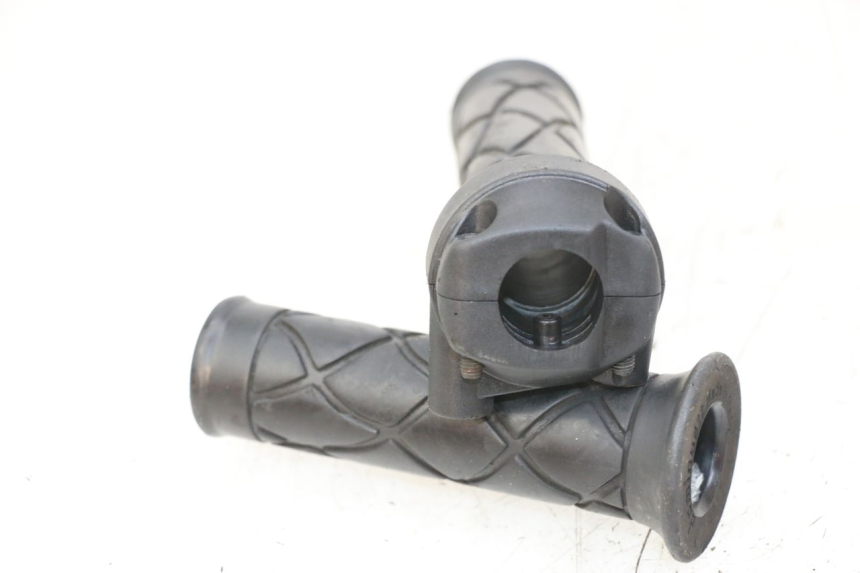 photo de MANETE DO ACELERADOR YAMAHA NEOS NEO'S 4T 50 (2008 - 2016) - Zoom do estado de desgaste