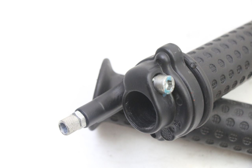 photo de MANETE DO ACELERADOR PIAGGIO NRG POWER PUREJET 50 (2018 - 2021) - Zoom do estado de desgaste