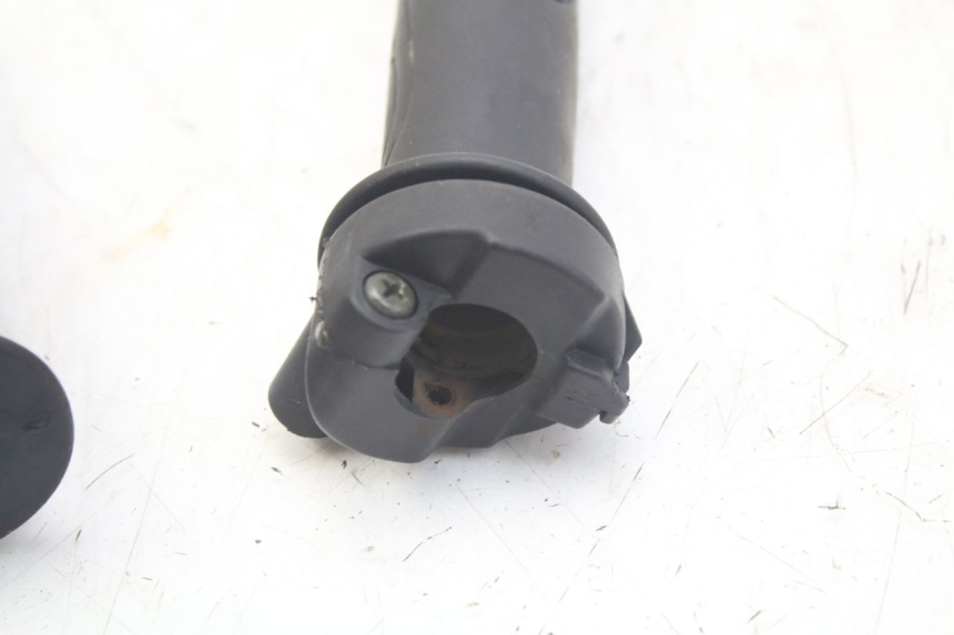 photo de MANETE DO ACELERADOR SYM ORBIT 2 4T 50 (2018 - 2022) - Zoom do estado de desgaste