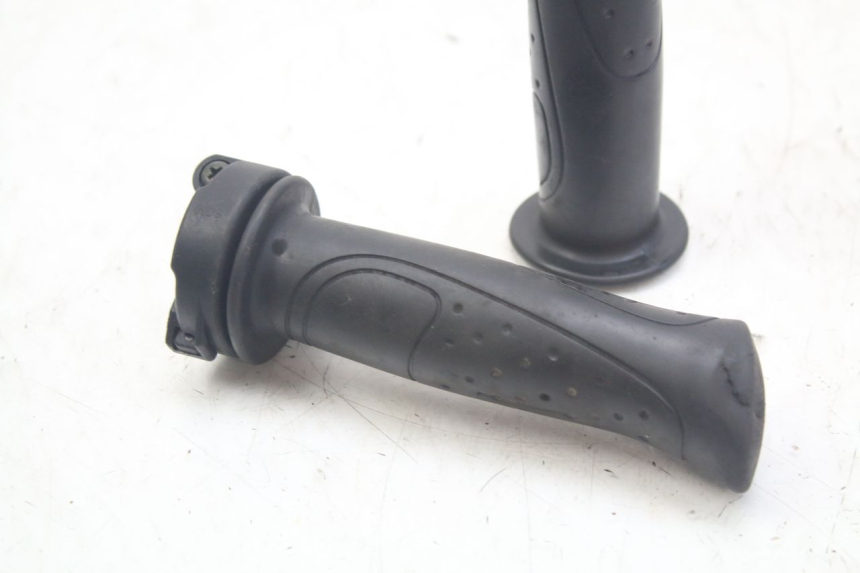 photo de MANETE DO ACELERADOR SYM ORBIT 2 4T 50 (2018 - 2022) - Outro ângulo de visão