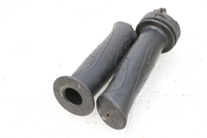 photo de MANETE DO ACELERADOR SYM ORBIT 2 50 (2008 - 2014) - Pontos de fixação