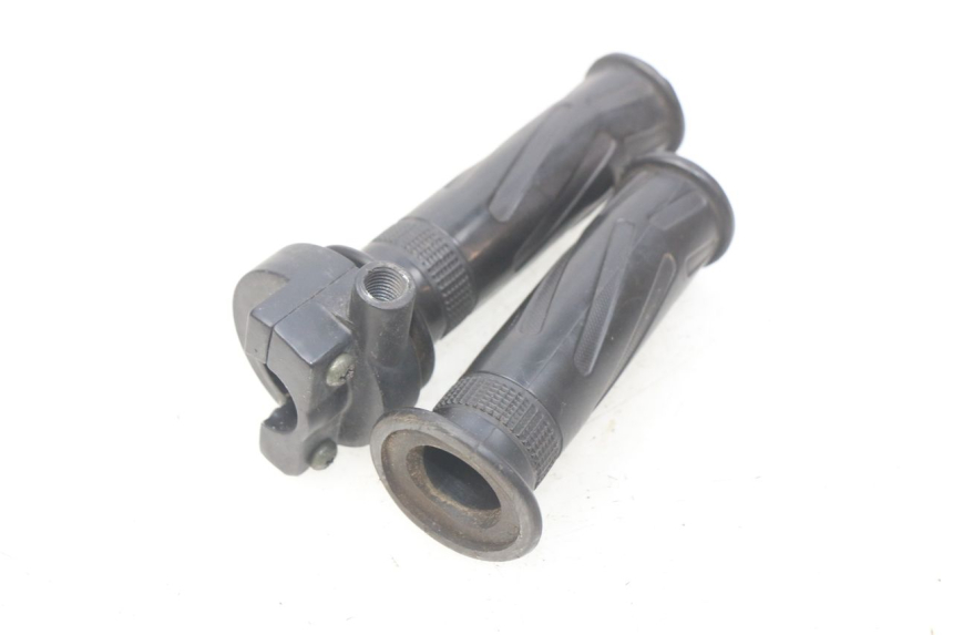 photo de MANETE DO ACELERADOR TNT MOTOR OTTO 2T 50 (2012 - 2018) - Zoom do estado de desgaste