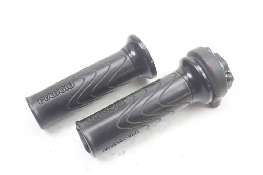 photo de MANETE DO ACELERADOR PIAGGIO LIBERTY IGET 4T 50 (2021 - 2025) - Zoom do estado de desgaste
