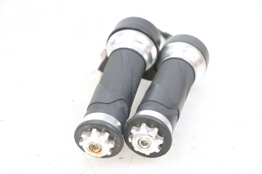 photo de MANETE DO ACELERADOR EFUN PUSA 1 - Pontos de fixação