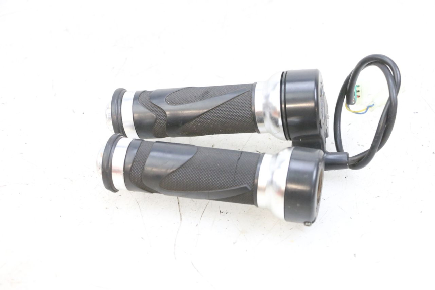 photo de MANETE DO ACELERADOR EFUN PUSA 1 - Pontos de fixação