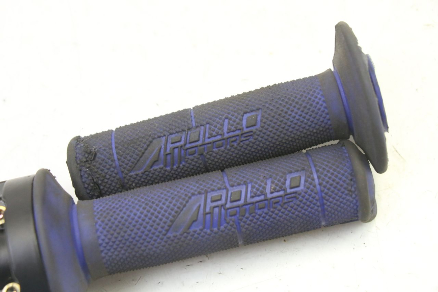 photo de MANETE DO ACELERADOR APOLLO RFZ 125 - Zoom do estado de desgaste