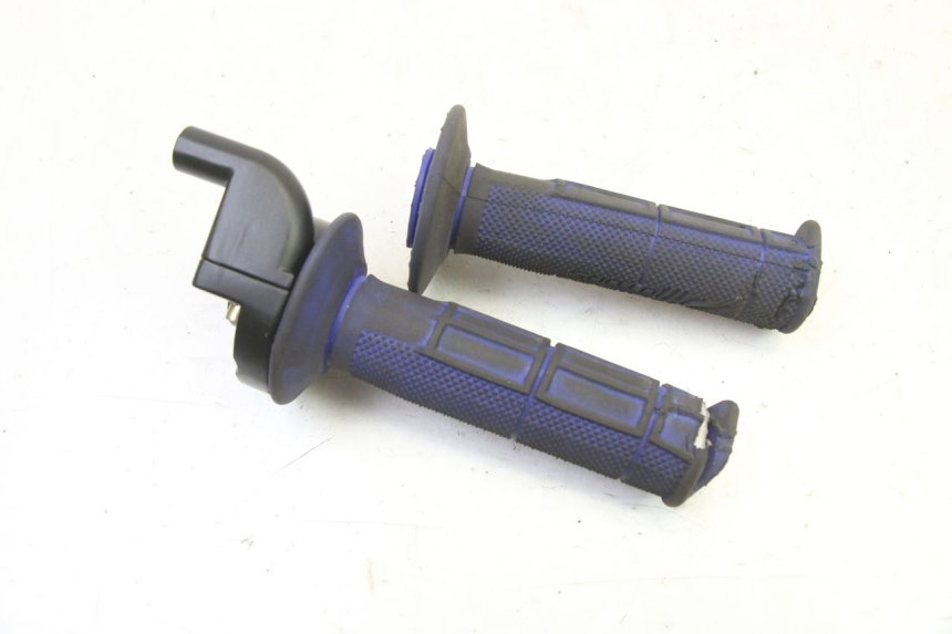 photo de MANETE DO ACELERADOR APOLLO RFZ 125 - Outro ângulo de visão