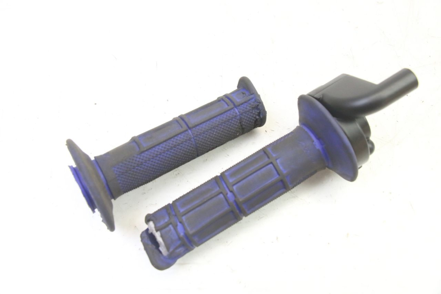 photo de MANETE DO ACELERADOR APOLLO RFZ 125 - Pontos de fixação
