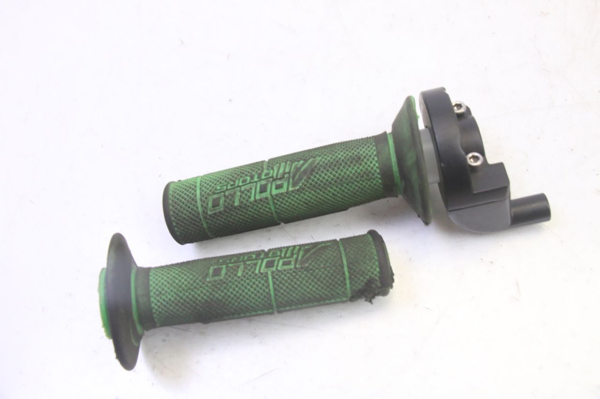 photo de MANETE DO ACELERADOR APOLLO RFZ 125 - Outro ângulo de visão