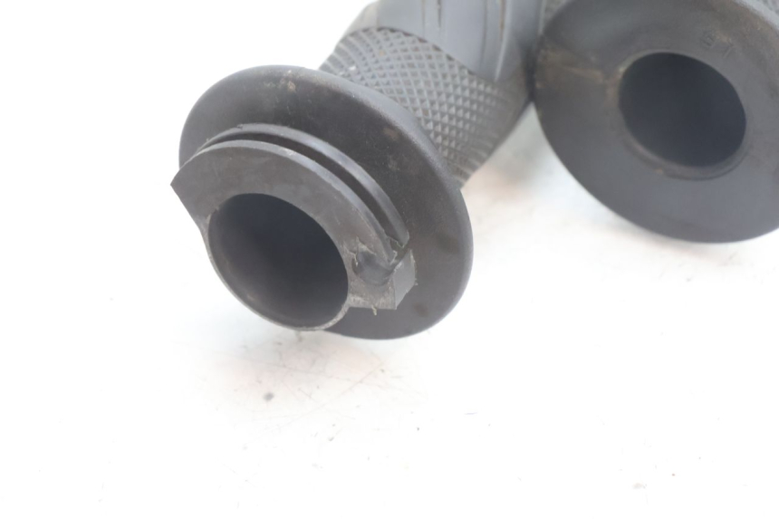 photo de Punho do acelerador TNT MOTOR ROMA 10' 4T 50 (2007 - 2018) - Zoom do estado de desgaste