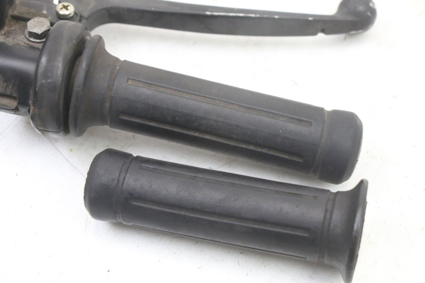 photo de MANETE DO ACELERADOR HONDA SCV LEAD 100 (2003 - 2007) - Detalhe da peça