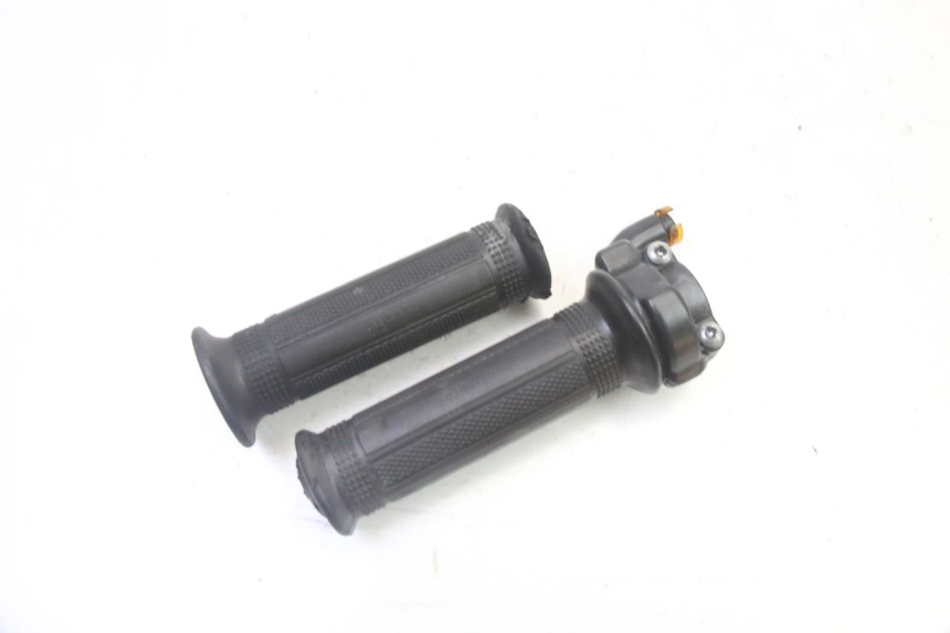 photo de MANETE DO ACELERADOR DERBI SENDA SM DRD 50 (2008 - 2013) - Outro ângulo de visão