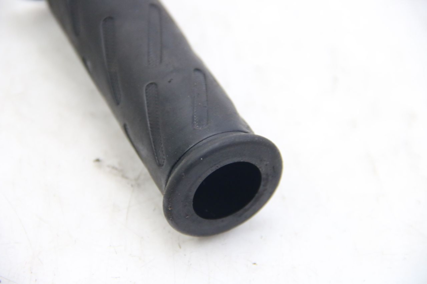 photo de MANETE DO ACELERADOR SUZUKI SIXTEEN 125 (2008 - 2010) - Detalhe da peça