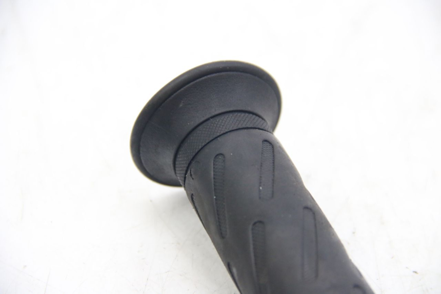 photo de MANETE DO ACELERADOR SUZUKI SIXTEEN 125 (2008 - 2010) - Zoom do estado de desgaste