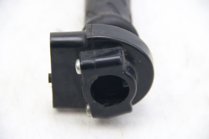 photo de MANETE DO ACELERADOR SUZUKI SIXTEEN 125 (2008 - 2010) - Vista geral