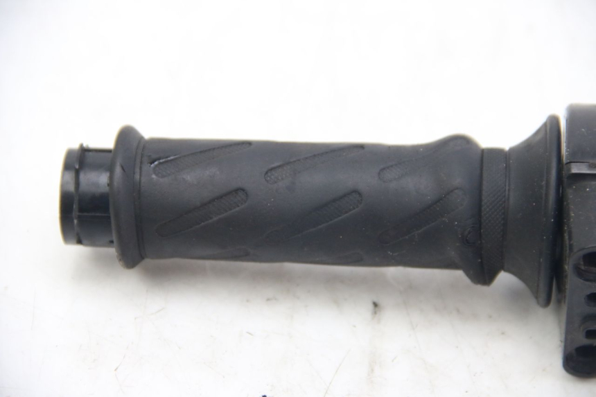 photo de MANETE DO ACELERADOR SUZUKI SIXTEEN 125 (2008 - 2010) - Peça verificada