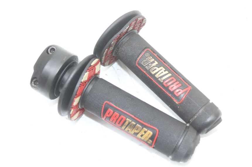 photo de MANETE DO ACELERADOR APRILIA SR CARB LC 2T 50 (2004 - 2012) - Zoom do estado de desgaste