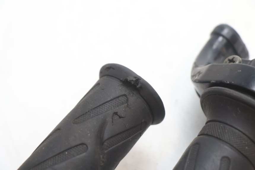photo de MANETE DO ACELERADOR SUZUKI SV S 650 (2003 - 2009) - Ampliação técnica