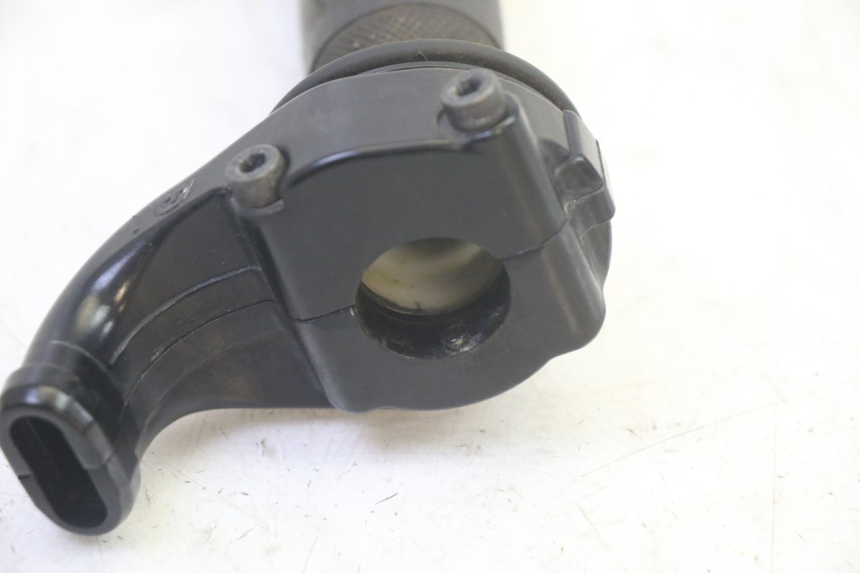 photo de MANETE DO ACELERADOR YAMAHA TDM ABS 900 (2002 - 2014) - Detalhe da peça