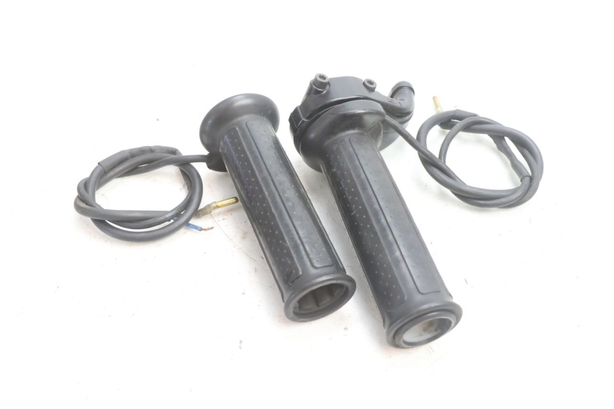 photo de MANETE DO ACELERADOR YAMAHA TDM ABS 900 (2002 - 2014) - Detalhe da peça