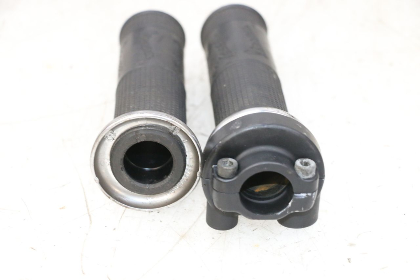 photo de MANETE DO ACELERADOR PIAGGIO VESPA GTS SUPER IE 125 (2009 - 2016) - Pontos de fixação