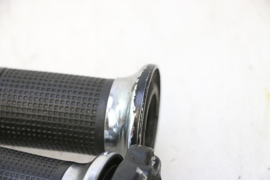 photo de MANETE DO ACELERADOR PIAGGIO VESPA LX 2T 50 (2005 - 2013) - Outro ângulo de visão