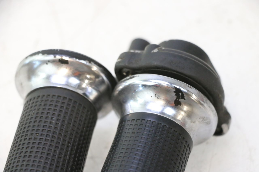 photo de MANETE DO ACELERADOR PIAGGIO VESPA LX 2T 50 (2005 - 2013) - Ampliação técnica