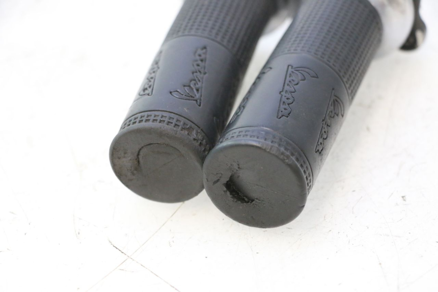 photo de MANETE DO ACELERADOR PIAGGIO VESPA LX 2T 50 (2005 - 2013) - Pontos de fixação