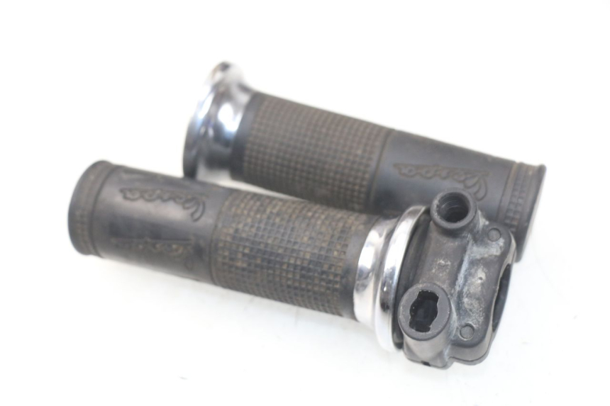 photo de MANETE DO ACELERADOR PIAGGIO VESPA LX IE 125 (2010 - 2012) - Zoom do estado de desgaste