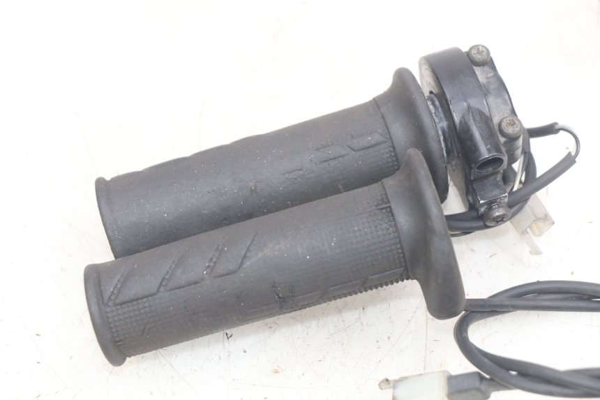 photo de MANETE DO ACELERADOR YAMAHA X-MAX XMAX 250 (2006 - 2009) - Zoom do estado de desgaste