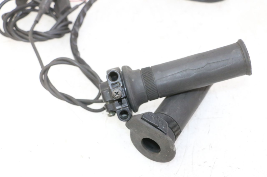 photo de MANETE DO ACELERADOR YAMAHA XMAX X-MAX 125 (2006 - 2009) - Zoom do estado de desgaste