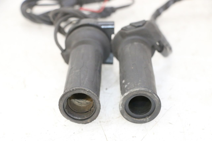 photo de MANETE DO ACELERADOR YAMAHA XMAX X-MAX 125 (2006 - 2009) - Peça verificada