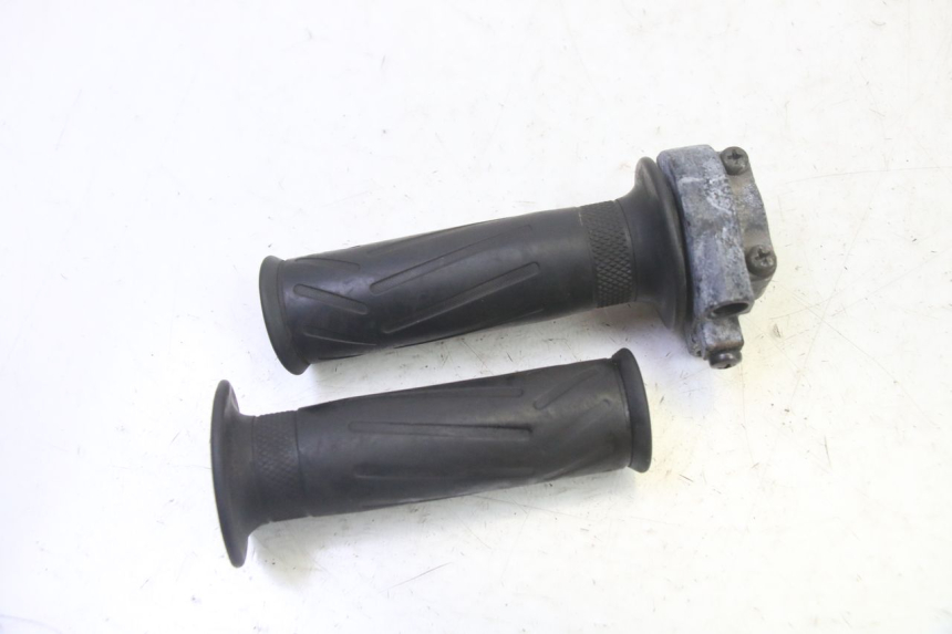 photo de MANETE DO ACELERADOR YAMAHA X-MAX XMAX 250 (2006 - 2009) - Zoom do estado de desgaste