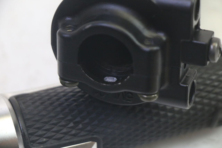 photo de MANETE DO ACELERADOR YAMAHA XMAX X-MAX 125 (2006 - 2009) - Outro ângulo de visão
