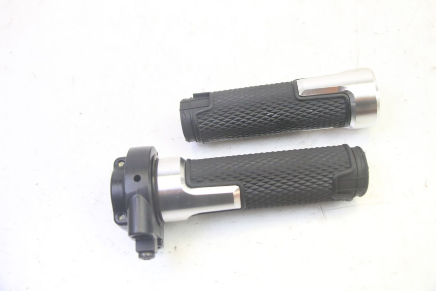 photo de MANETE DO ACELERADOR YAMAHA XMAX X-MAX 125 (2006 - 2009) - Ampliação técnica