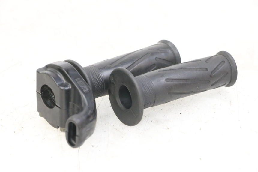 photo de MANETE DO ACELERADOR YAMAHA FZS FAZER 600 (2001 - 2003) - Detalhe da peça