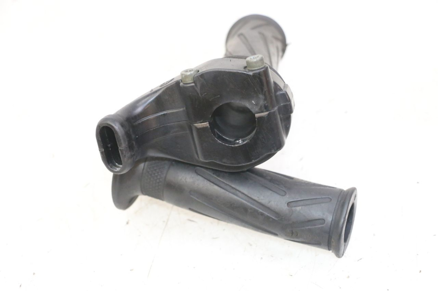 photo de MANETE DO ACELERADOR YAMAHA FZS FAZER 600 (2001 - 2003) - Outro ângulo de visão