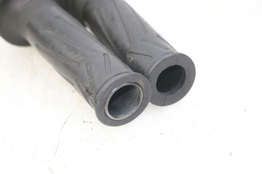 photo de MANETE DO ACELERADOR YAMAHA FZS FAZER 600 (2001 - 2003) - Estado da superfície