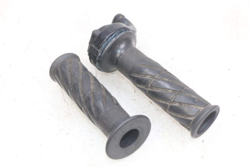 photo de MANETE DO ACELERADOR YAMAHA YZF R THUNDERCAT 600 (1996 - 2003) - Detalhe da peça
