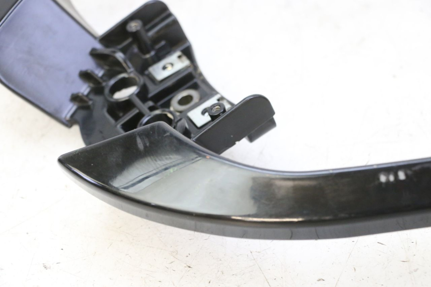 photo de ALÇA TRASEIRA QUADRO 4 4D 350 (2015 - 2018) - Detalhes característicos