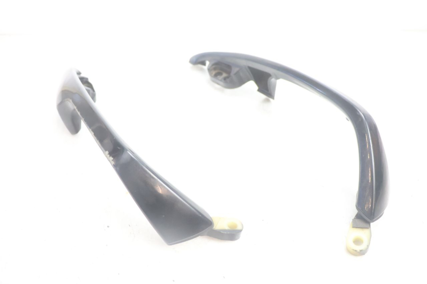 photo de ALÇA TRASEIRA SUZUKI BURGMAN EXECUTIVE ABS 650 (2006 - 2012) - Detalhes característicos