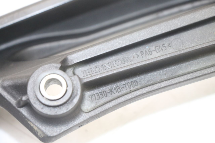 photo de PUNHO TRASEIRO DIREITO HONDA FORZA 125 (2021 - 2025) - Pontos de fixação