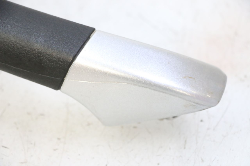photo de PUNHO TRASEIRO DIREITO PIAGGIO MP3 RL 250 (2006 - 2010) - Pontos de fixação
