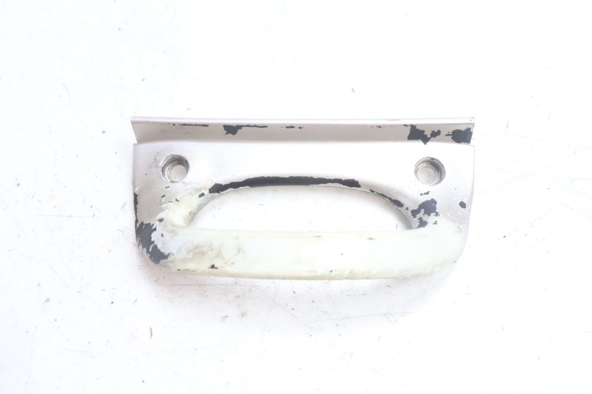 photo de ALÇA TRASEIRA DIREITA YAMAHA NEO'S NEOS 2T 50 (1998 - 2007) - Detalhe da peça