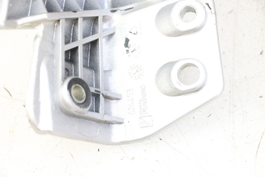photo de PUNHO TRASEIRO DIREITO PIAGGIO MP3 LT 400 (2007 - 2012) - Outro ângulo de visão