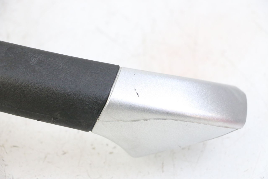 photo de PUNHO TRASEIRO DIREITO PIAGGIO MP3 LT 400 (2007 - 2012) - Estado da superfície