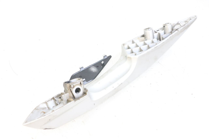 photo de PUNHO TRASEIRO DIREITO PEUGEOT SATELIS 125 (2010 - 2012) - Zoom do estado de desgaste