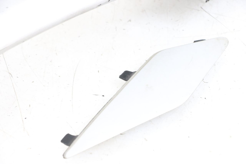 photo de PUNHO TRASEIRO DIREITO PEUGEOT SATELIS 125 (2010 - 2012) - Pontos de fixação